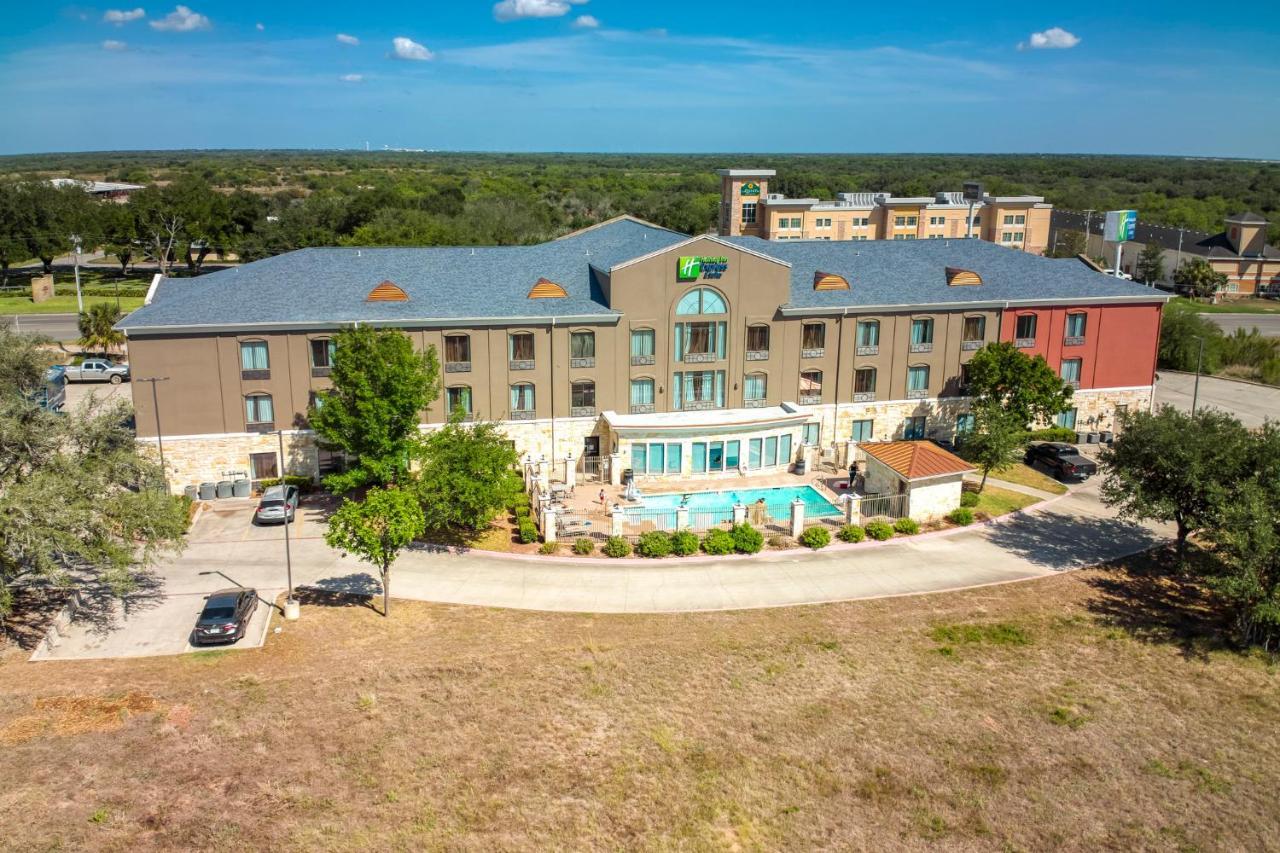 Holiday Inn Express And Suites Beeville By Ihg Luaran gambar