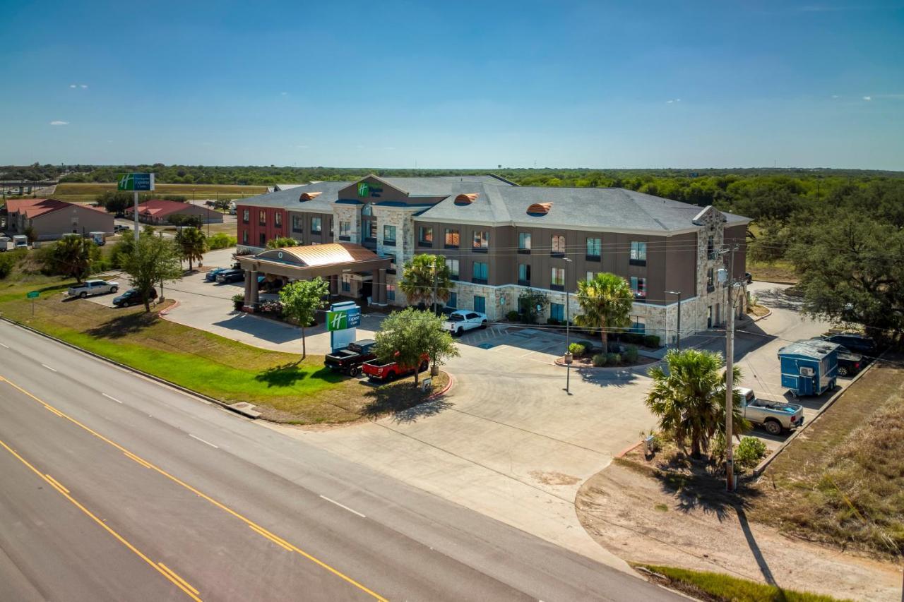 Holiday Inn Express And Suites Beeville By Ihg Luaran gambar
