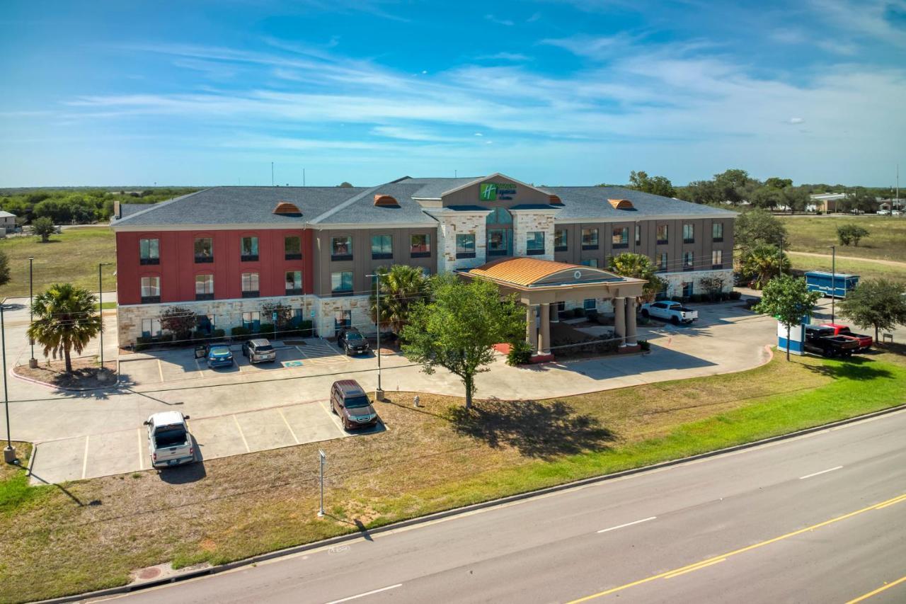 Holiday Inn Express And Suites Beeville By Ihg Luaran gambar