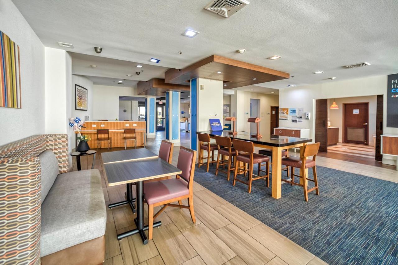 Holiday Inn Express And Suites Beeville By Ihg Luaran gambar