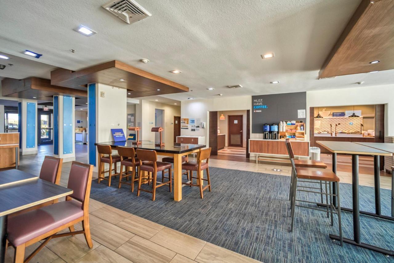 Holiday Inn Express And Suites Beeville By Ihg Luaran gambar