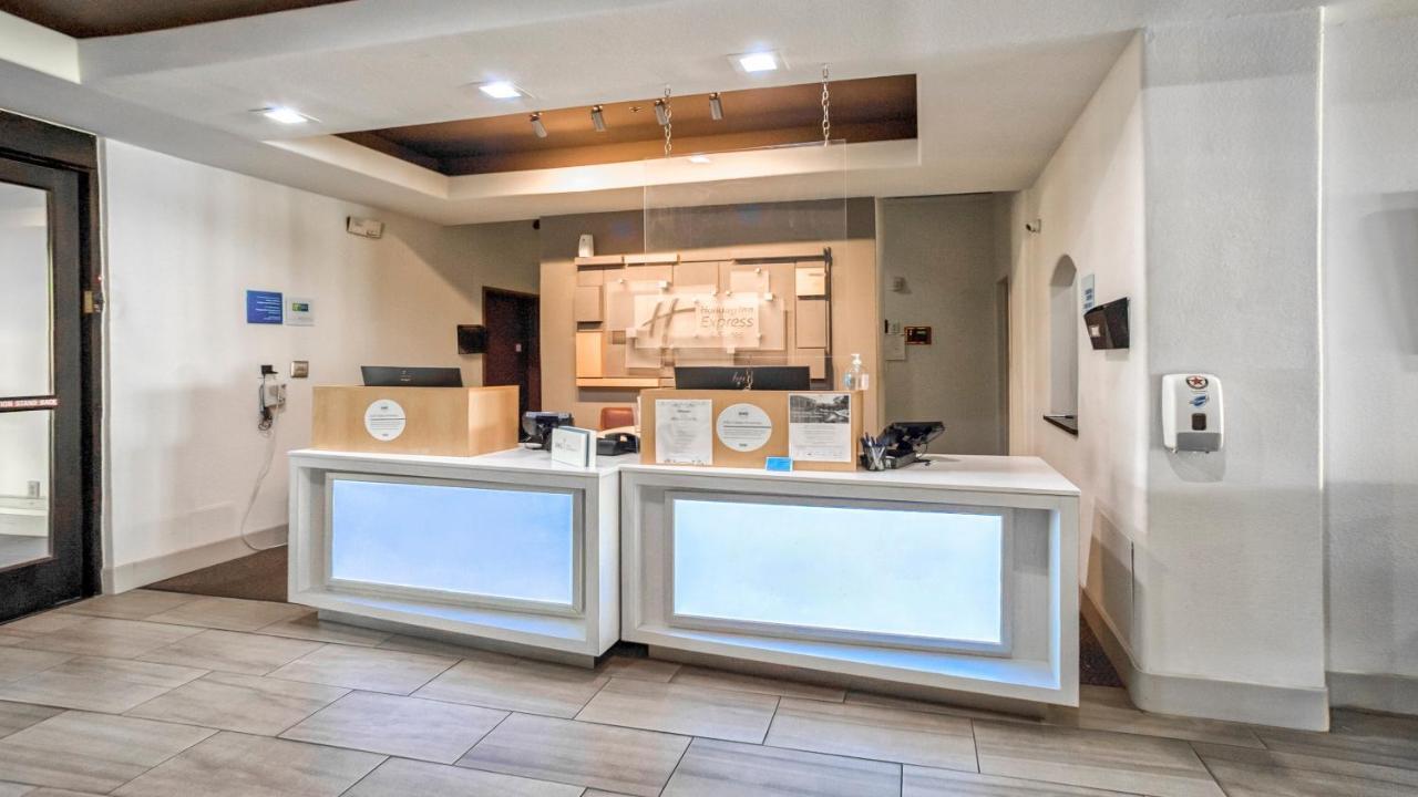Holiday Inn Express And Suites Beeville By Ihg Luaran gambar