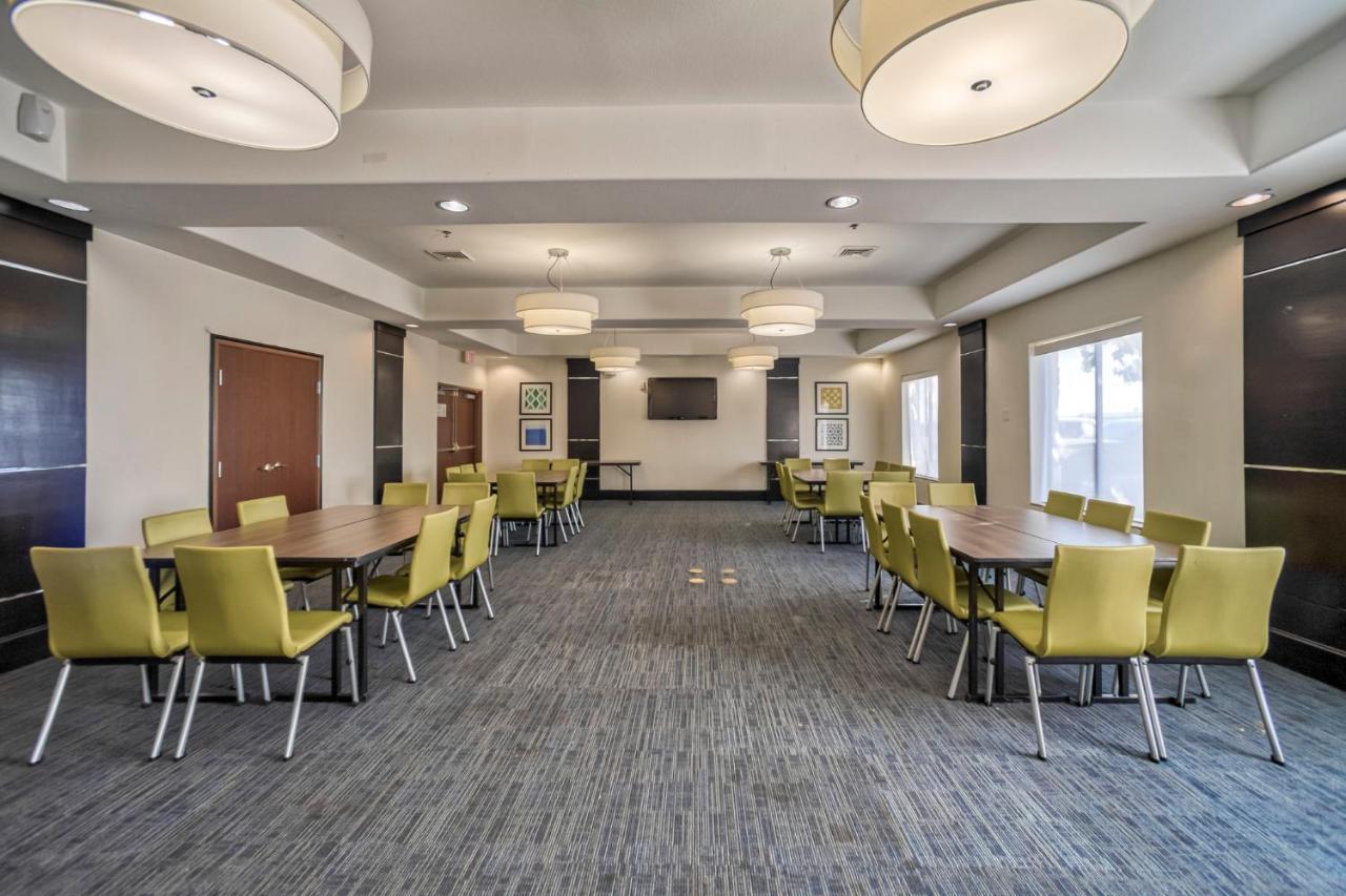 Holiday Inn Express And Suites Beeville By Ihg Luaran gambar