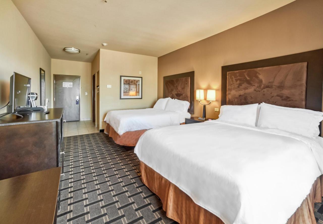 Holiday Inn Express And Suites Beeville By Ihg Luaran gambar